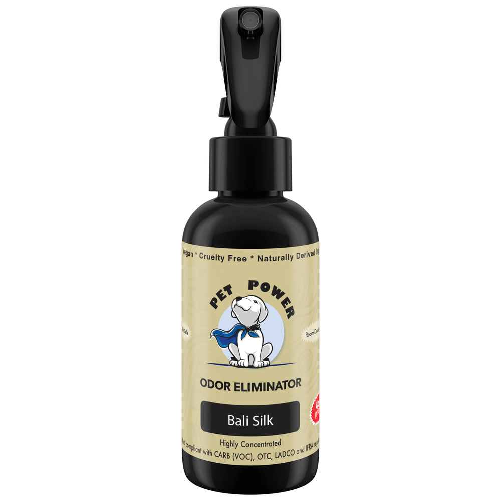 Lustrous notes of aromatic lavender gleam with silky nuances of tender white musk, glimmering ozone freshness, and powdery heliotrope bloom